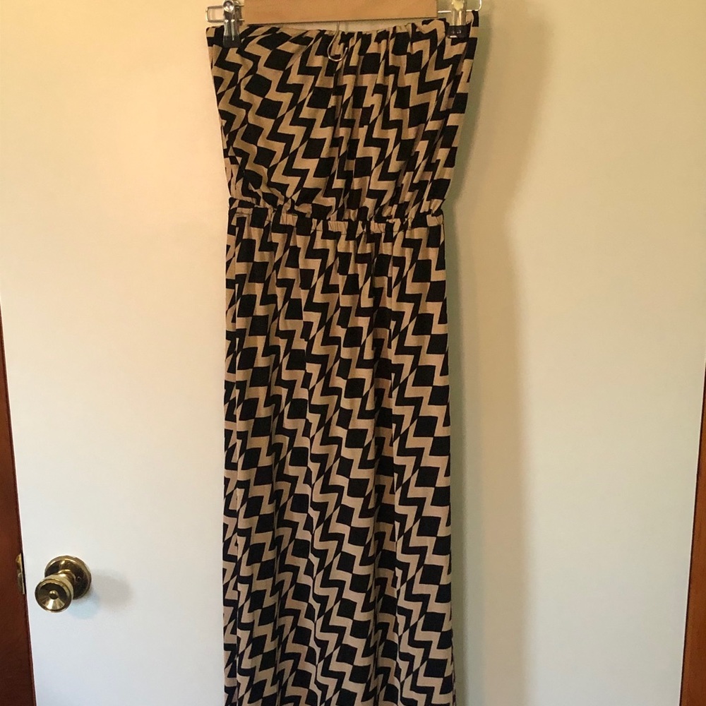 Zigzag strapless dress